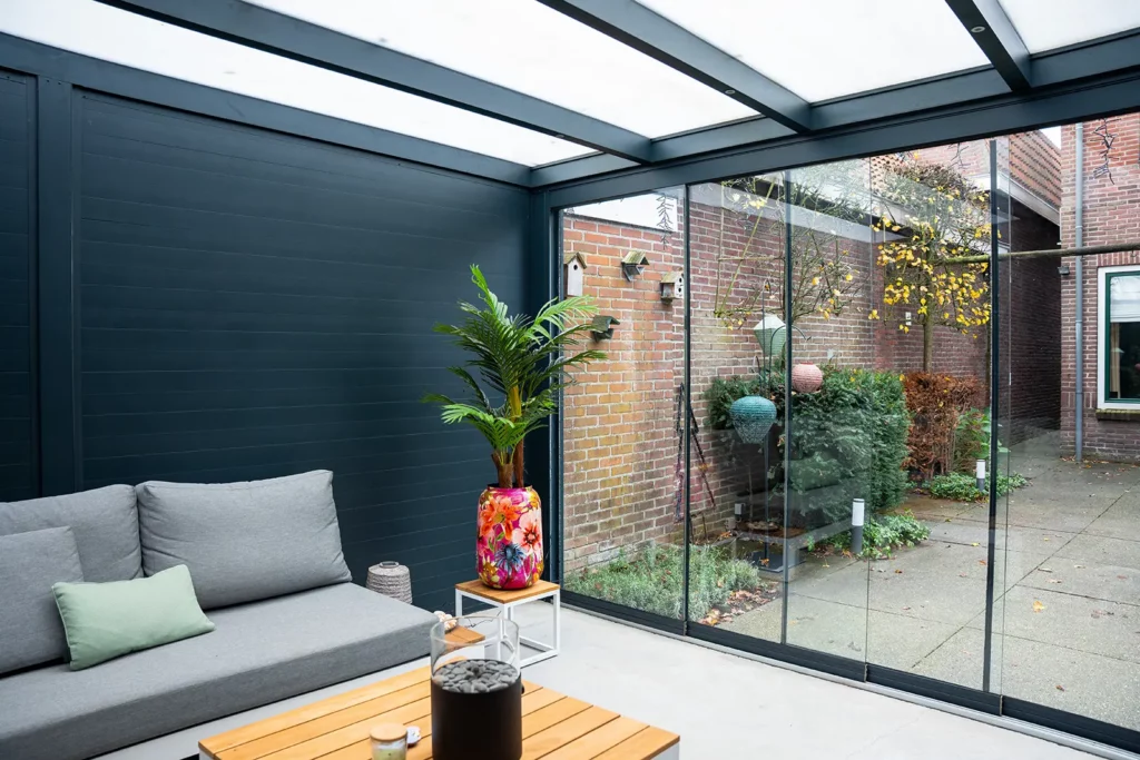 Aluminium rabatdelen versus sandwichpanelen: 7 verschillen die ertoe doen